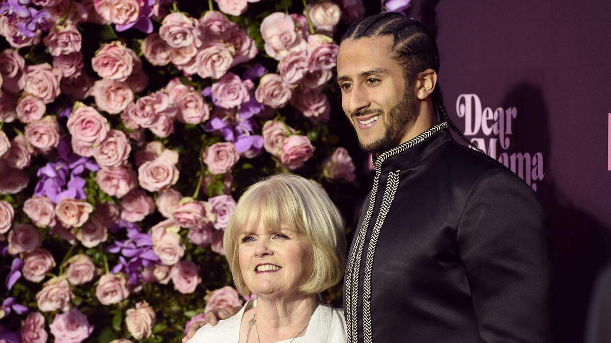Former 49ers quarterback Colin Kaepernick and his mother, Teresa Kaepernick, arrive at the third annual "Dear Mama: A Love Letter to Moms" on Thursday in Los Angeles. The show aired Monday night on VH1.