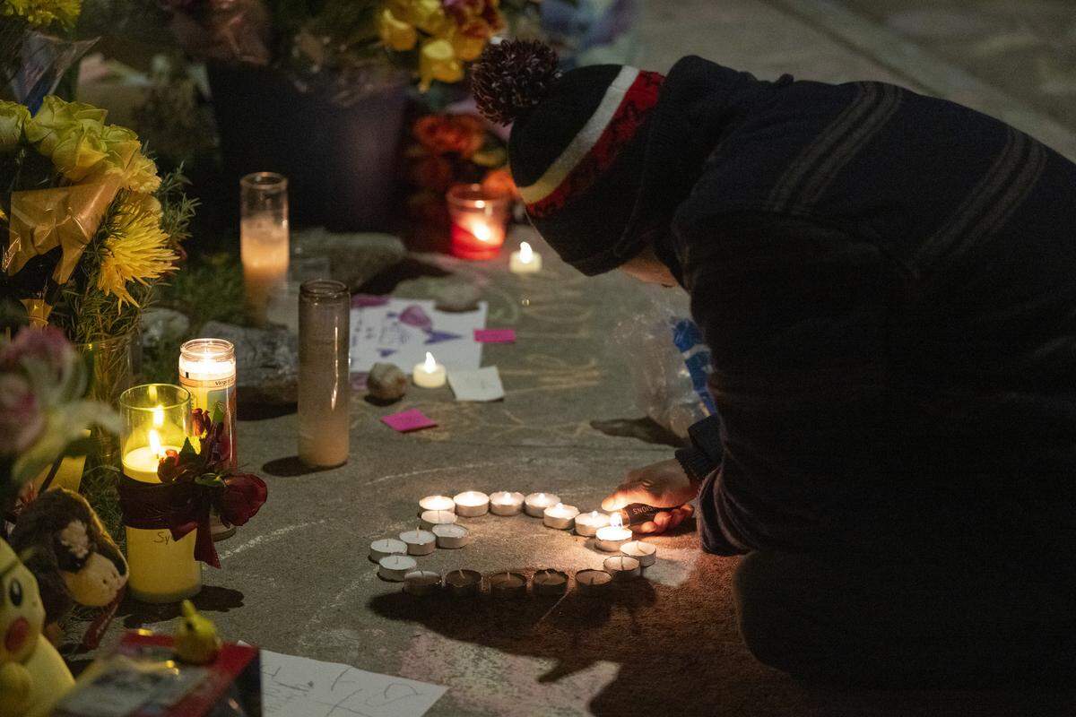 Mauricio Harper lights candles outside the home of Lindsey Peralta Vallerga and David Edward Vallerga during a vigil on Mill Water Circle in Rancho Cordova on Sunday, Feb. 1, 2026, after the couple and their children were found dead on Jan. 27 in an apparent murder-suicide.