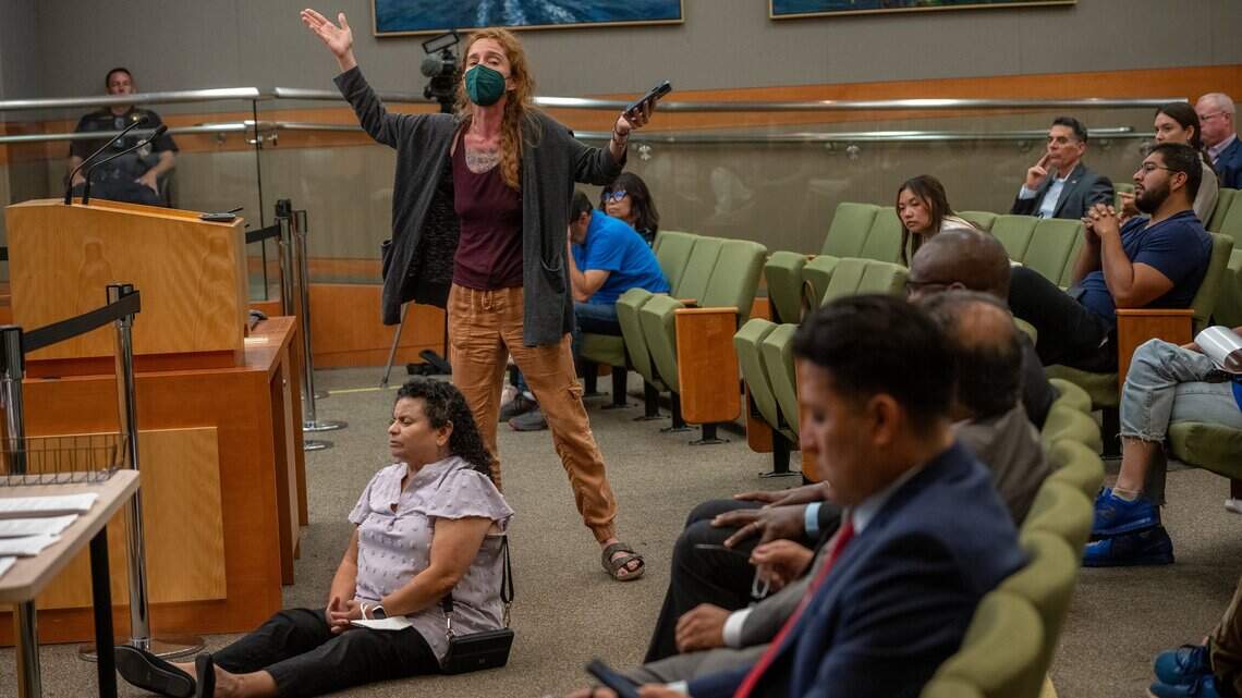 Sacramento bans homeless sleeping at City Hall despite community pleas