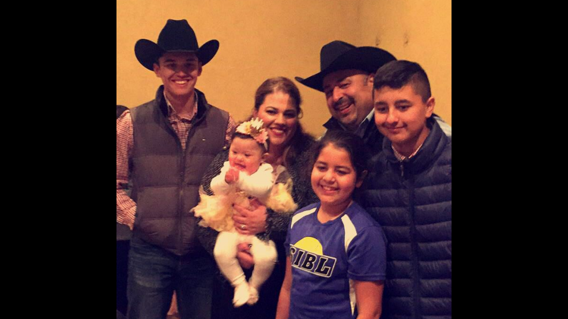 Los Angeles County Sheriff’s Deputy Alfredo “Freddy” Flores, his wife and their children.