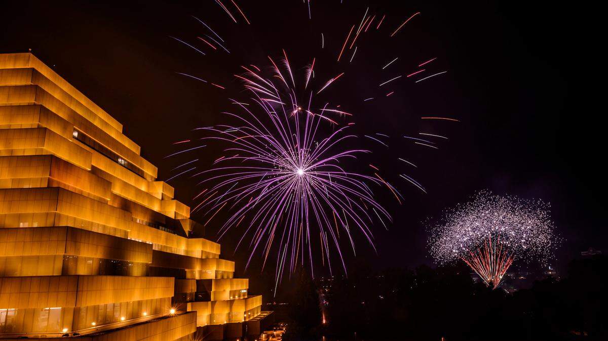 Fireworks commemorate the Fourth of July holiday celebrations near the ziggurat office building in West Sacramento on Thursday, July 4, 2019. Cal Expo has canceled the 2022 July 4th fireworks show; the third consecutive year the event has been canceled.