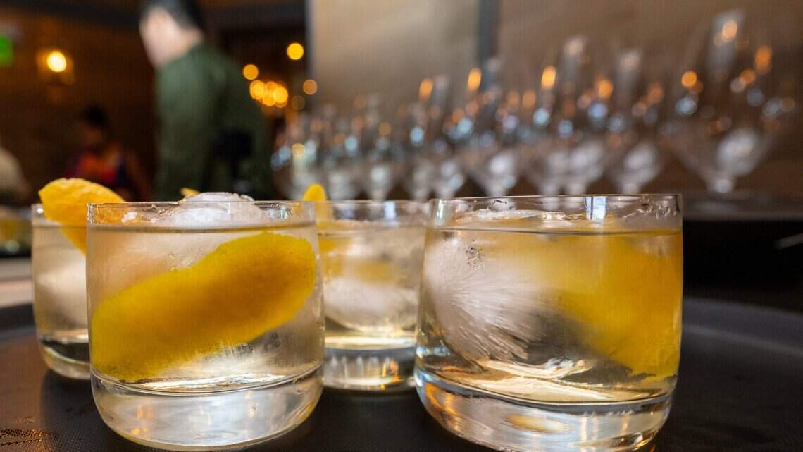 En un mercado dominado por hombres y famosos, Mujer de Sacramento lanza su tequila