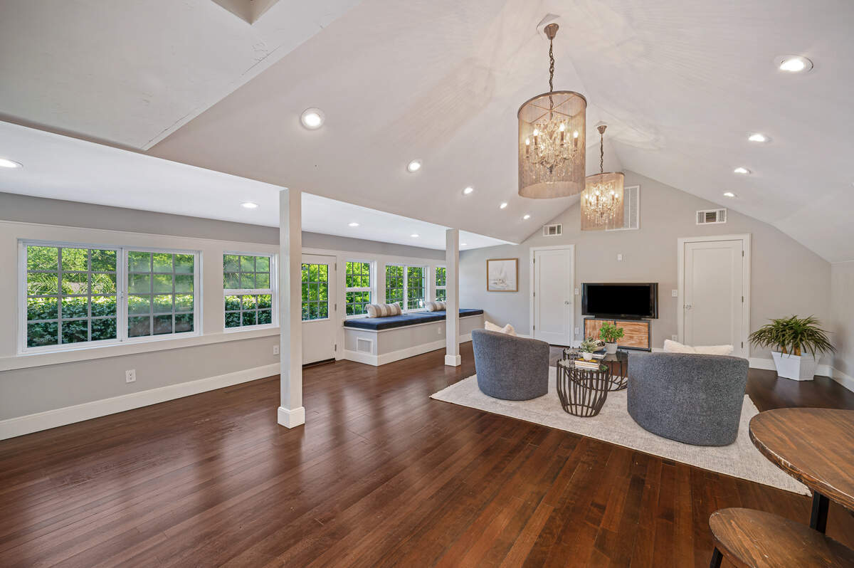 The former, fourth-floor ballroom was turned into a sky-lit great room with a balcony.