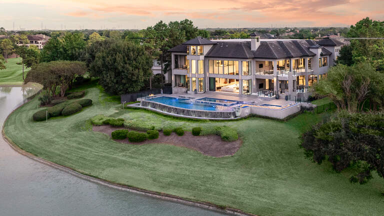 He was a Kings’ nemesis. His old Texas mansion has closet as big as midsize home