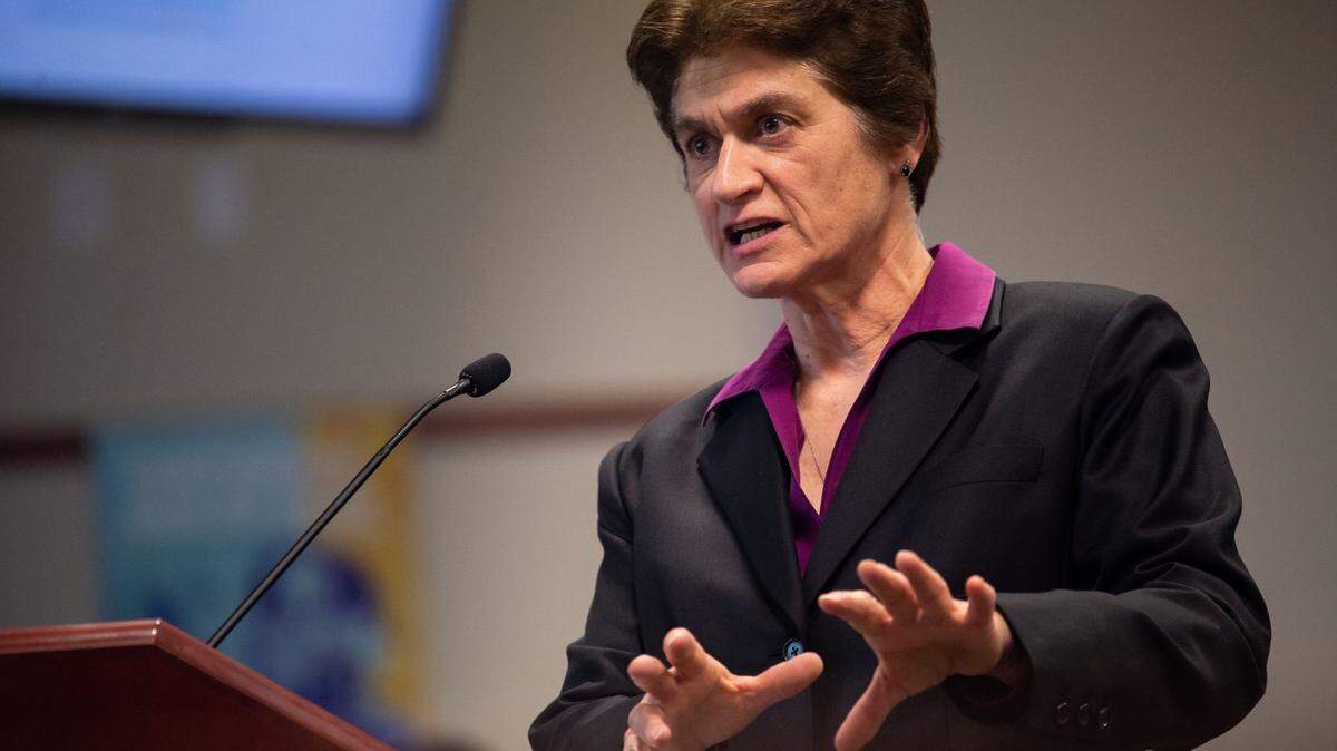 California State Auditor Elaine Howle will retire at the end of this year, her office said Monday.