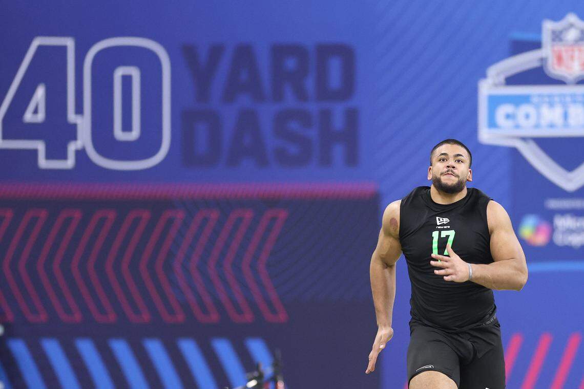 INDIANAPOLIS, INDIANA - MARCH 01: Enrique Cruz of the Kansas Jayhawks participates in the 40-yard dash during the 2026 NFL Scouting Combine at Lucas Oil Stadium on March 01, 2026 in Indianapolis, Indiana. (Photo by Stacy Revere/Getty Images)