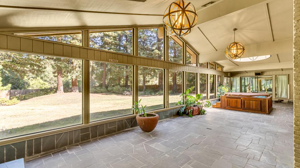 Hidden, rare Sacramento area mid-century modern gem sells in Orangevale. See it