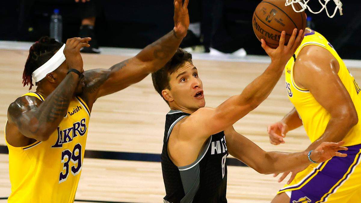 Sacramento Kings’ Bogdan Bogdanovic (8) goes up for a shot against Los Angeles Lakers’ Dwight Howard (39) during the second quarter of an NBA basketball game Thursday, Aug. 13, 2020, in Lake Buena Vista, Fla. (Kevin C. Cox/Pool Photo via AP)
