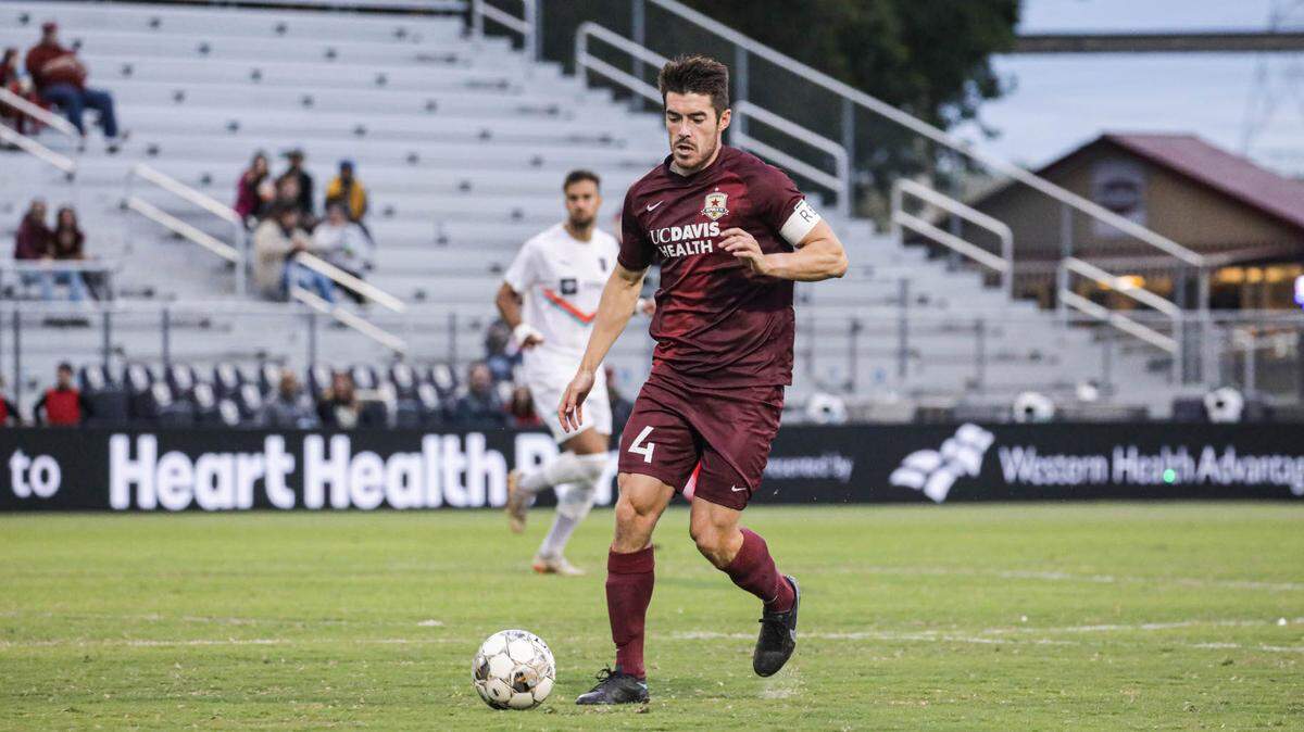 Sacramento’s Lee Desmond keeps an eye on the ball during the Republic’s 1-0 win over San Antonio on Saturday, June 4, 2022.