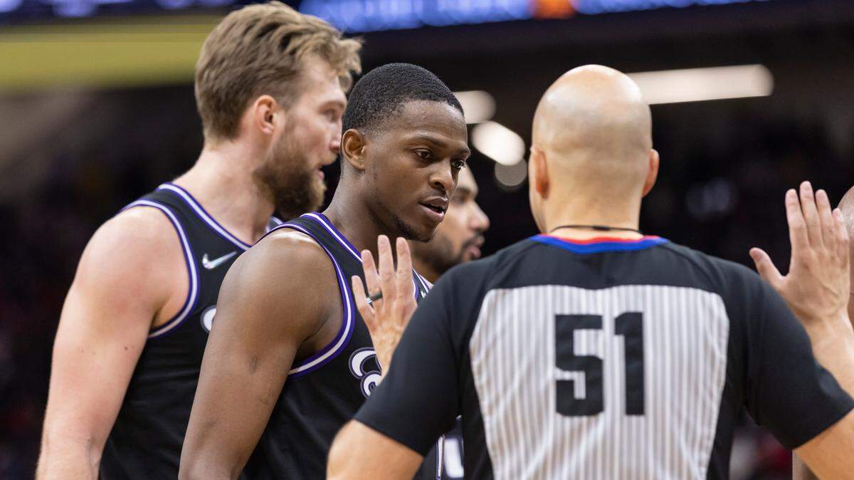 Sacramento Kings guard De’Aaron Fox (5) talks with referee Aaron Smith after a no call during the fourth quarter on Monday, March 14, 2022 during an NBA basketball game at the Golden 1 Center in Sacramento. The Kings defeated the Bulls 112-103.