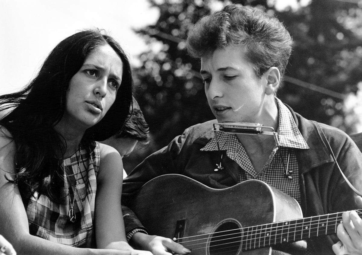 Joan Baez and Bob Dylan perform during a 1963 civil rights rally in Washington D.C.