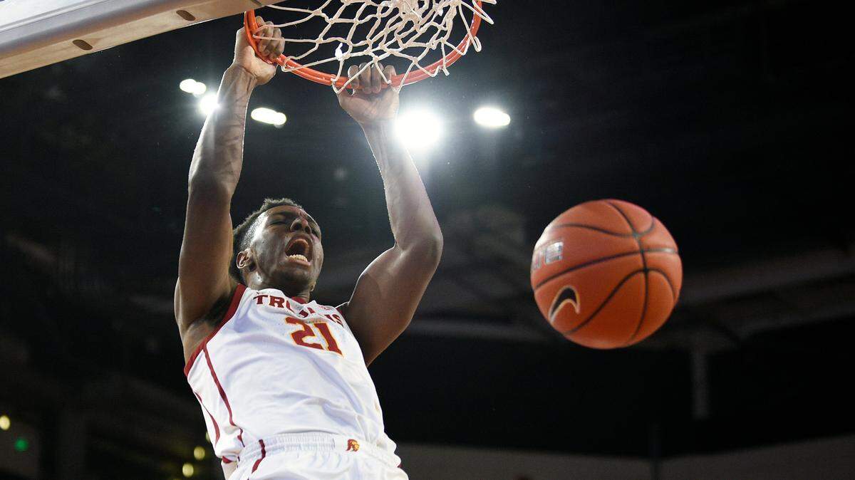USC forward Onyeka Okongwu dunks the ball during a game against Stanford. Okongwu figures to go early in the NBA Draft, but he could be available for the Kings.