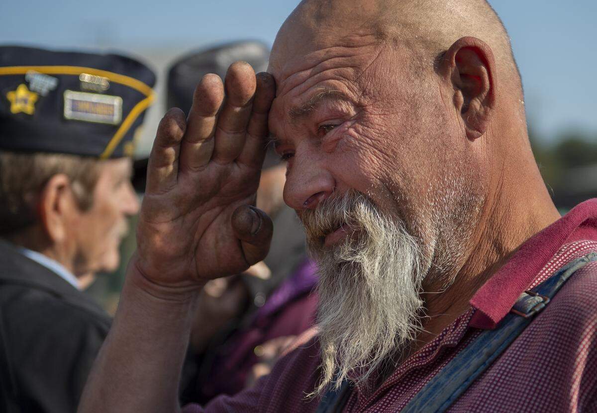 Mark Oblan, a veteran with the 101st Airborne Division is honored along with other homeless and formerly homeless veterans during a Veteran’s Day pinning ceremony at Loaves & Fishes in Sacramento on Friday, November 9, 2018.