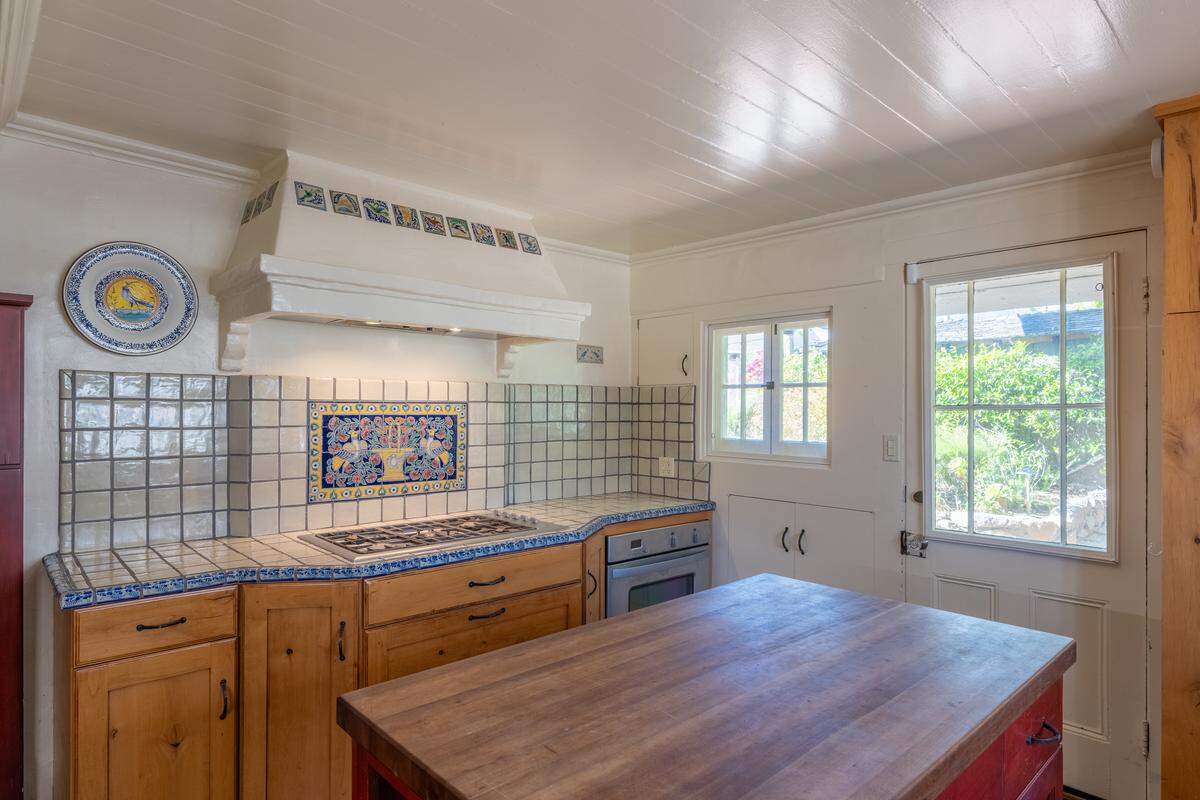 Recognized by the Mills Act and located in the heart of Monterey’s National Historic Landmark district, this property seamlessly blends early California architecture with modern enhancements.
