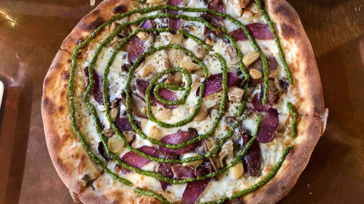 Anonimo’s pies combine New York and Neapolitan styles, but don’t adhere to any particular style. While the Alkali Flat pizzeria is closing, the co-owner will open a new concept, call ed Luccas, with the same signature crust and other Anonimo inspirations.