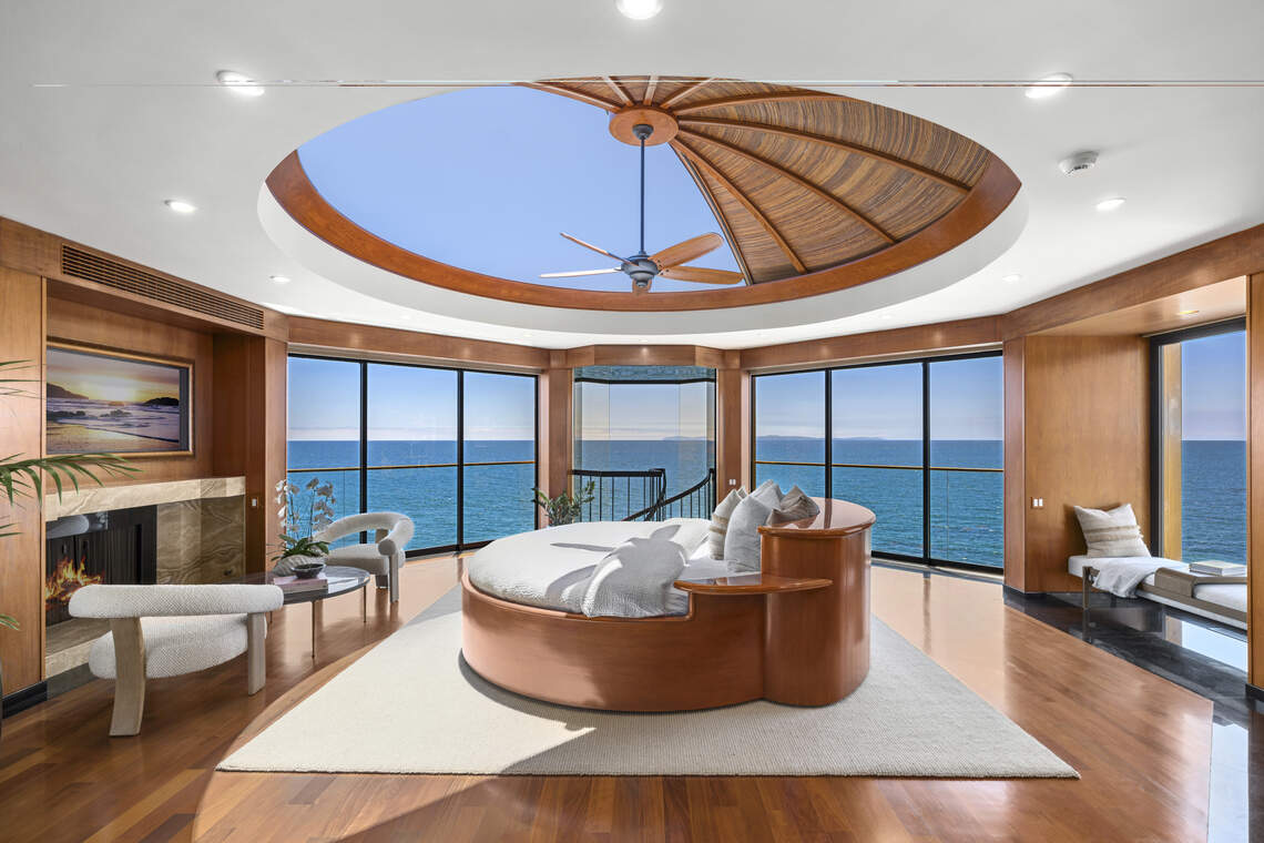 Record-breaker? CA home juts over ocean with rotating bed under star-gazing roof
