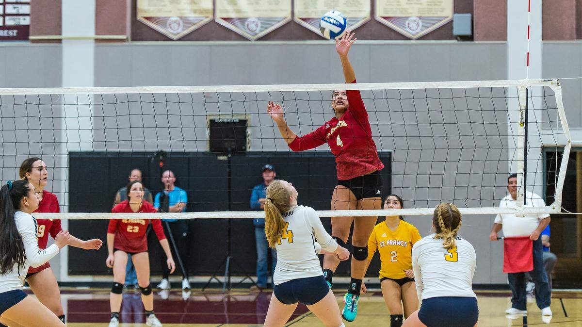 The career numbers Alexa Edwards put up as an outside hitter include 2,083 kills, 219 blocks, 1,577 digs and 132 aces.