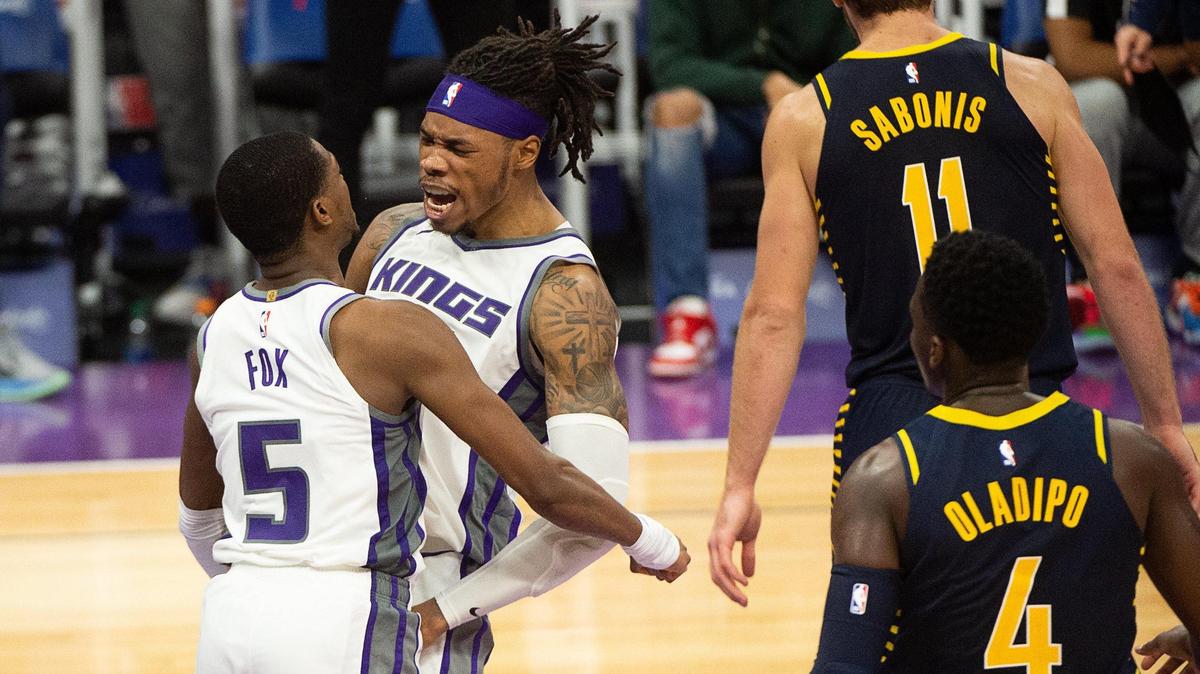 Sacramento Kings guard De’Aaron Fox (5) and Sacramento Kings center Richaun Holmes (22) celebrate after Fox’s dunk in the final seconds of the game over the Indiana Pacers at the Golden 1 Center on Monday, Jan. 11, 2021 in Sacramento.