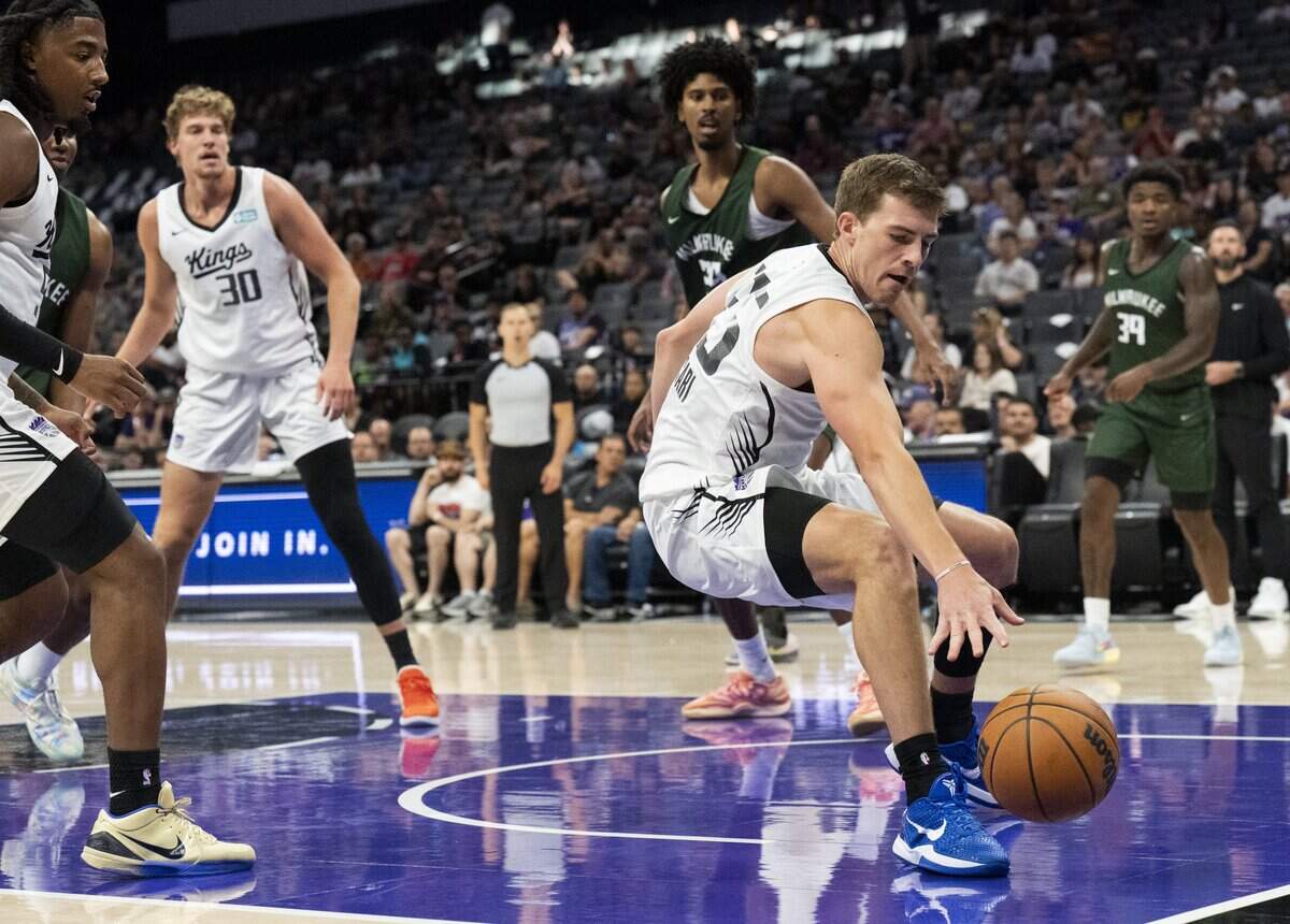 Sacramento Kings guard Mitch Mascari (25) saves a ball during the California Classic game against the Milwaukee Bucks at Golden 1 Center on Monday.