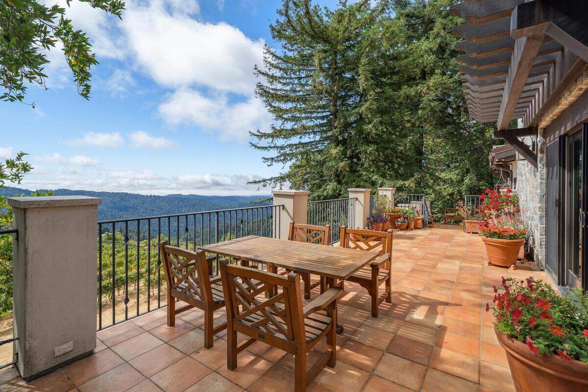 While Lago Lomita feels worlds away, its serene ridgelines and rich heritage are minutes from Silicon Valley and the coast—a rare retreat that blends seclusion with accessibility.