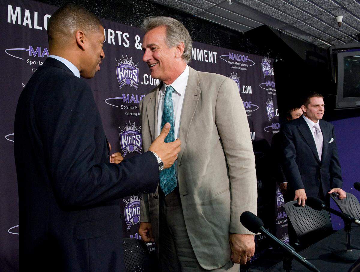 Sacramento Mayor Kevin Johnson re-connects with his former Phoenix Suns coach Paul Westphal on Friday, June 12, 2009, after he was announced as the new Sacramento Kings head coach at Arco Arena.