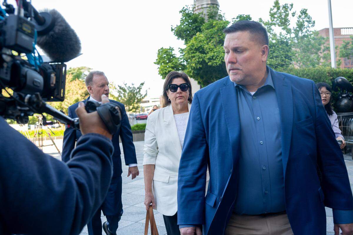 Dana Williamson, center, enters the Robert T. Matsui U.S. Courthouse in Sacramento, where she pleaded guilty to bank fraud, filing a false tax return and lying to the FBI in a corruption scandal, on Thursday. Williamson previously advised both Gov. Gavin Newsom and gubernatorial candidate Xavier Becerra.