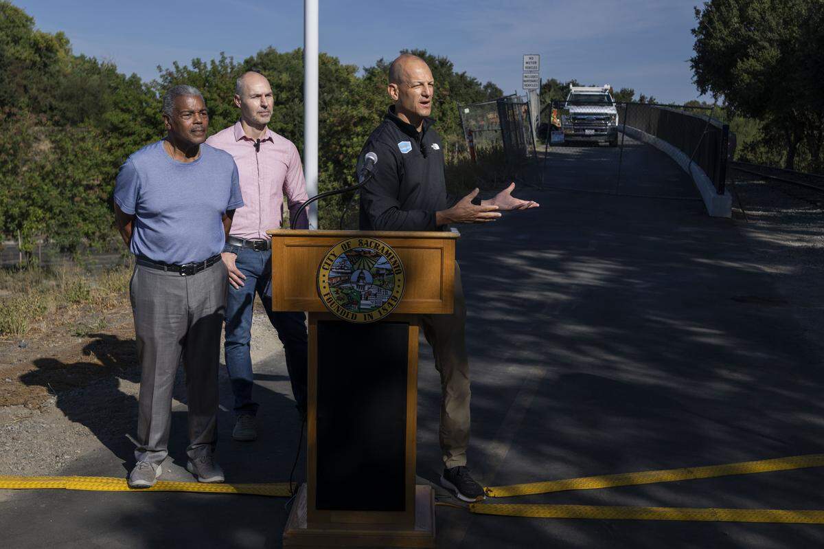 Sacramento Mayor Kevin McCarty gives an update Thursday on the Del Rio Trail Bridge with Councilmember Rick Jennings and city public works engineer Adam Randolph. 