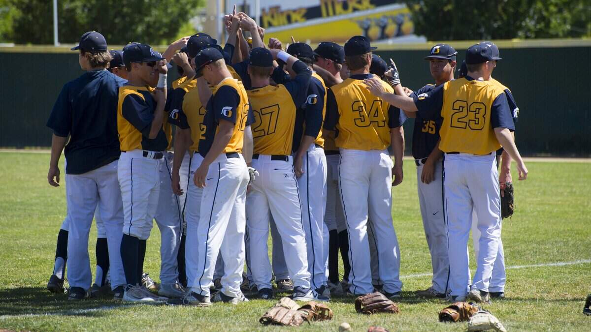 The Oak Ridge High baseball team is in a tightly contested race to decide the Sierra Foothill League champion.