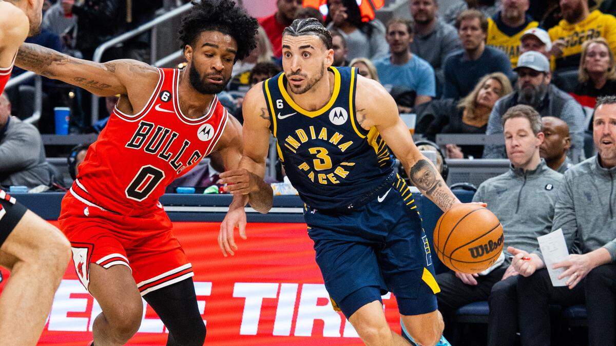 Indiana Pacers guard Chris Duarte (3) dribbles the ball while Chicago Bulls guard Coby White (0) defends in the second quarter at Gainbridge Fieldhouse on Jan. 24, 2023.