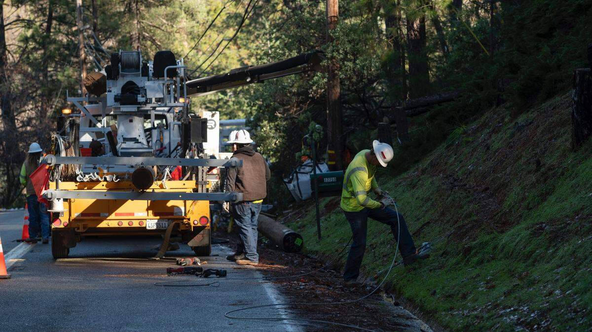 Contractors work on a power pole on Thursday, Jan. 6, 2022, on Norlene Way in Alta Sierra as more than 7,800 PG&E customers in Nevada County where still without power more than a week after heavy snow storms in the Sierra.