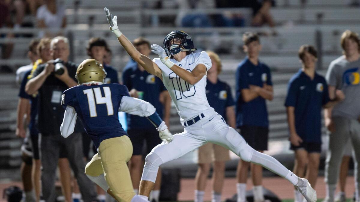 Oak Ridge’s Aden Clark stretches to make the catch but it is an incomplete pass in the second quarter during the games at Elk Grove High School in Elk Grove on Friday, Sept. 10, 2021. Oak Ridge won 28-27.