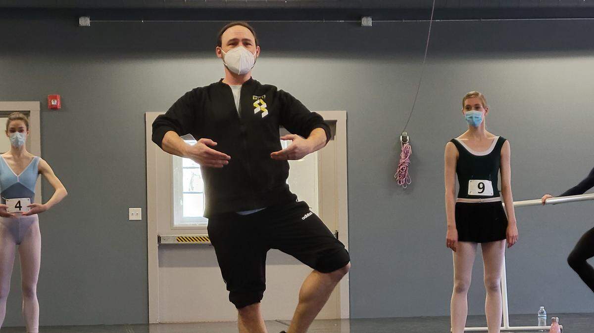 Anthony Krutzkamp demonstrates moves for dancers at a Sacramento Ballet audition on Saturday, March 12, 2022.