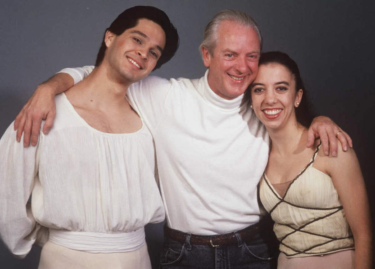 Ron Cunningham, artistic director of the Sacramento Ballet, center, smiles with dancers Charles Torres and Nina Baratova in advance of a production of “Romeo and Juliet” in 1995.
