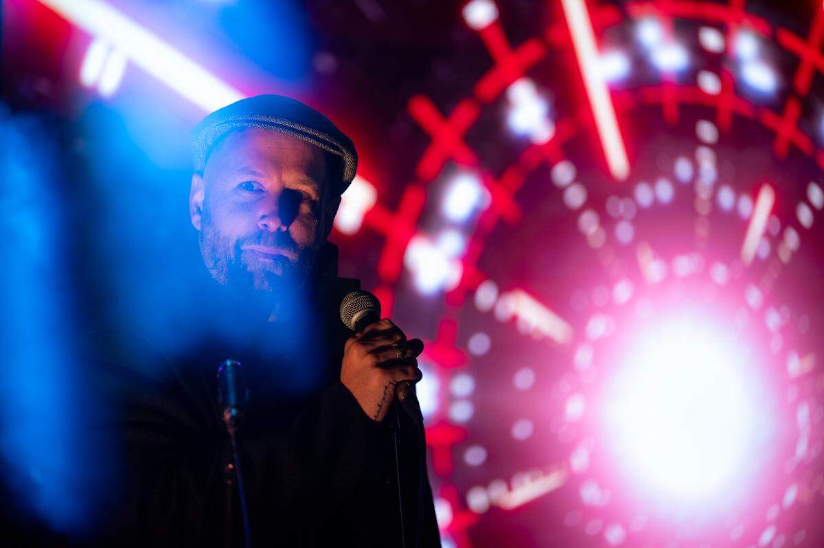 Sacramento’s Poet Laureate Andre Defeye addresses the crowd at the New Year’s Eve celebration on K Street in Old Sacramento on Tuesday night.