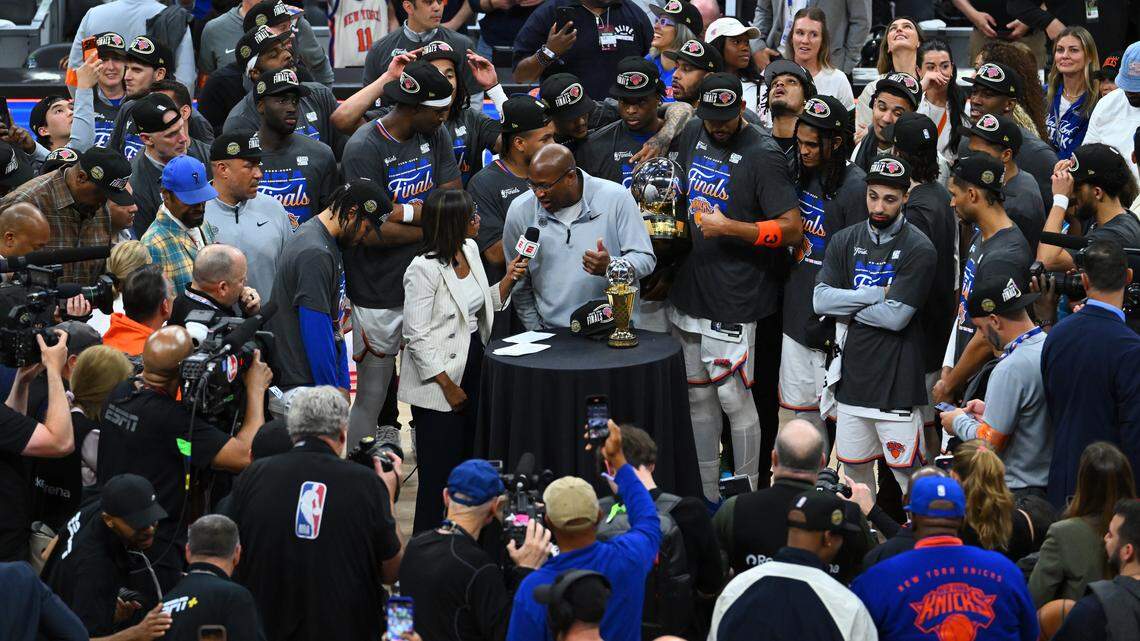 Mike Brown thanks Kings owner Vivek Ranadivé after leading Knicks to NBA Finals