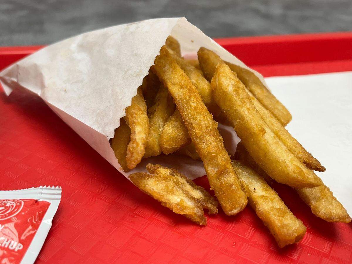 Audience journalists Camryn Dadey and JJ Juarez tried the fries at Lucky’s Drive-in Sacramento as part of The Bee’s “On a Budget” series.
