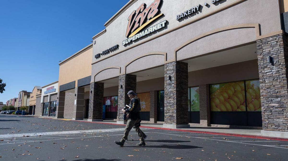 Homeland Security Investigations officers leave the Viva Supermarket on Folsom Boulevard in Rancho Cordova on Thursday, OCt. 26, 2023, after federal agents temporarily closed the store, which is owned by Sacramento Councilman Sean Loloee.