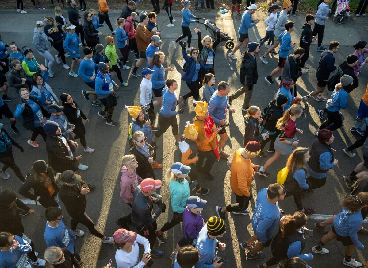 Runner begin the 10K during the Run to Feed the Hungry in Sacramento on Thursday