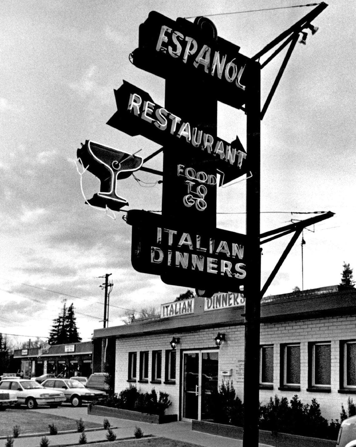 The neon sign at Español restaurant on Folsom Boulevard was already considered vintage when this photo was taken more than 30 years ago, in 1989.