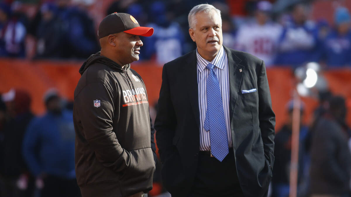 Matt Millen, right, meets with Browns coach Hue Jackson before Cleveland was to host the New York Giants on Nov. 27, 2016. Millen, who played for the Raiders and 49ers, was diagnosed with amyloidosis more than a year ago.