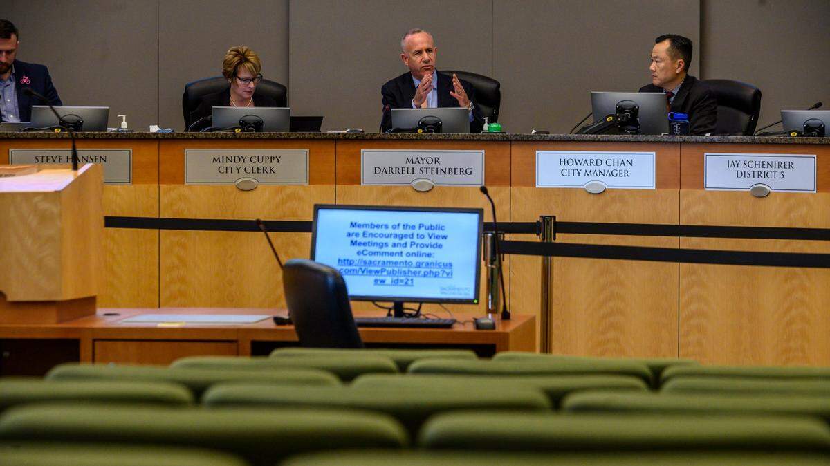 Sacramento Mayor Darrell Steinberg is seen inside City Council chambers in March 2020, the last time leaders met in person. The City Council will return to in-person meetings on Aug. 9, 2022.