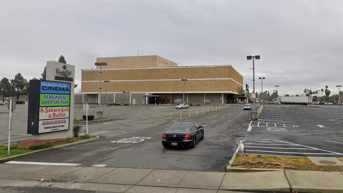 A developer plans to build a 200-unit apartment complex in a parking lot of a former Macy’s store near El Camino and Watt avenues in Arden Arcade.