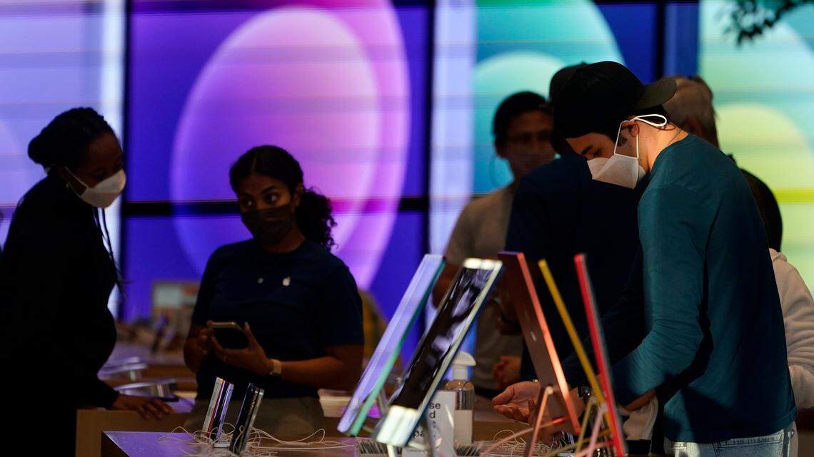 Gavin Newsom weighs in: After June 17, vaccinated California workers won’t have to wear masks