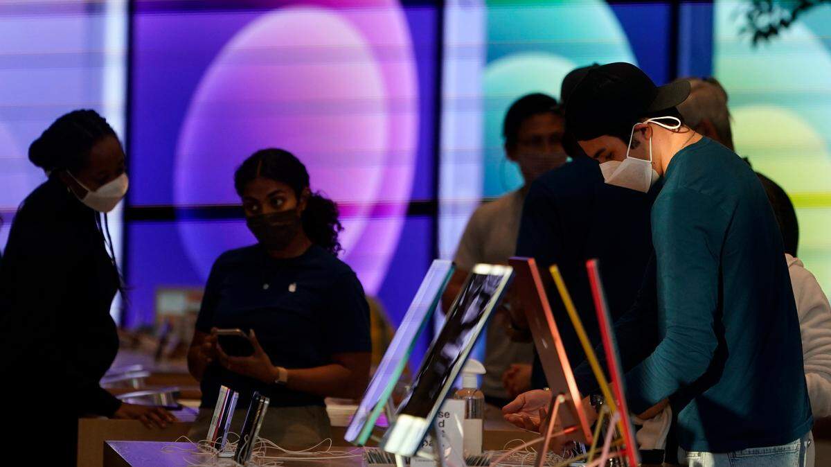 Gavin Newsom weighs in: After June 17, vaccinated California workers won’t have to wear masks