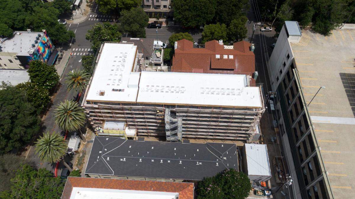 The Sonrisa building rises O Street in Sacramento on Wednesday, June 8, 2022. The affordable housing project will have 58 micro-units each 267 square feet that will rent from $635 to $952 to people with low or very low incomes. It’s is the first project to break ground under Gov. Gavin Newsoms executive order for affordable housing development on surplus government properties.