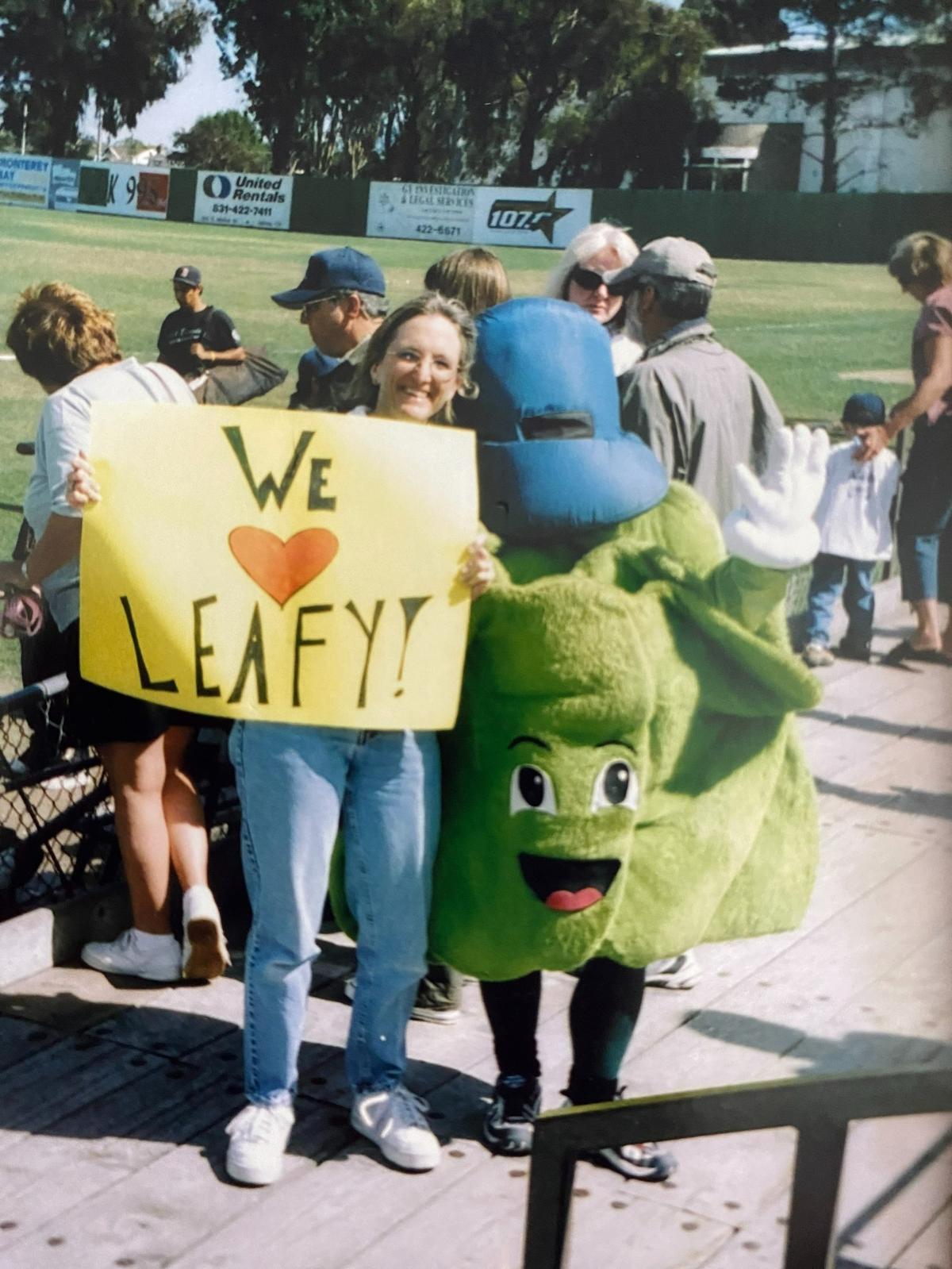 “Leafy” poses with a fan.