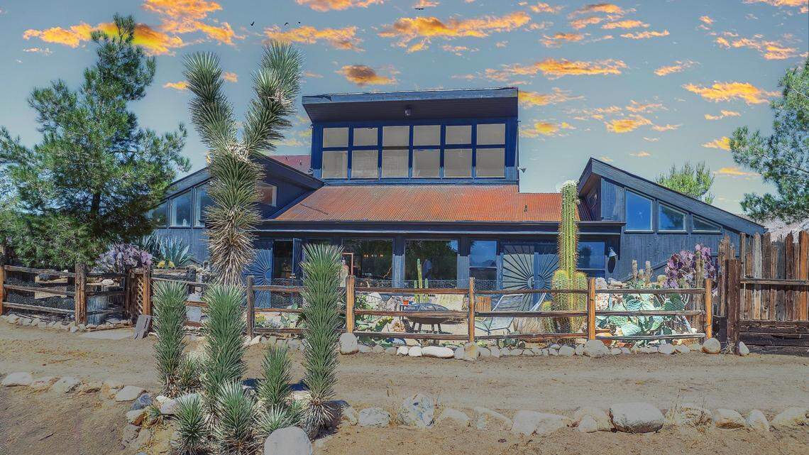 Jack Nicholson’s daughter lists desert home in California. See what makes it dreamy