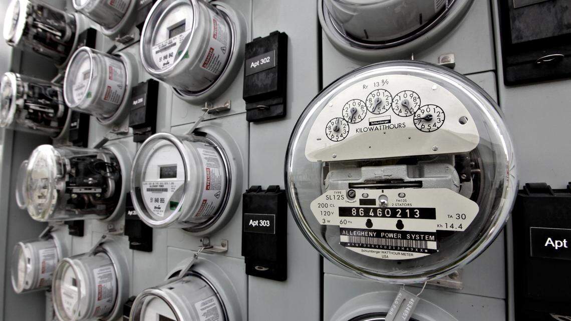 Callers pretending to be Southern California Edison workers collecting overdue payments have scammed customers for more than $300,000, the utility says.