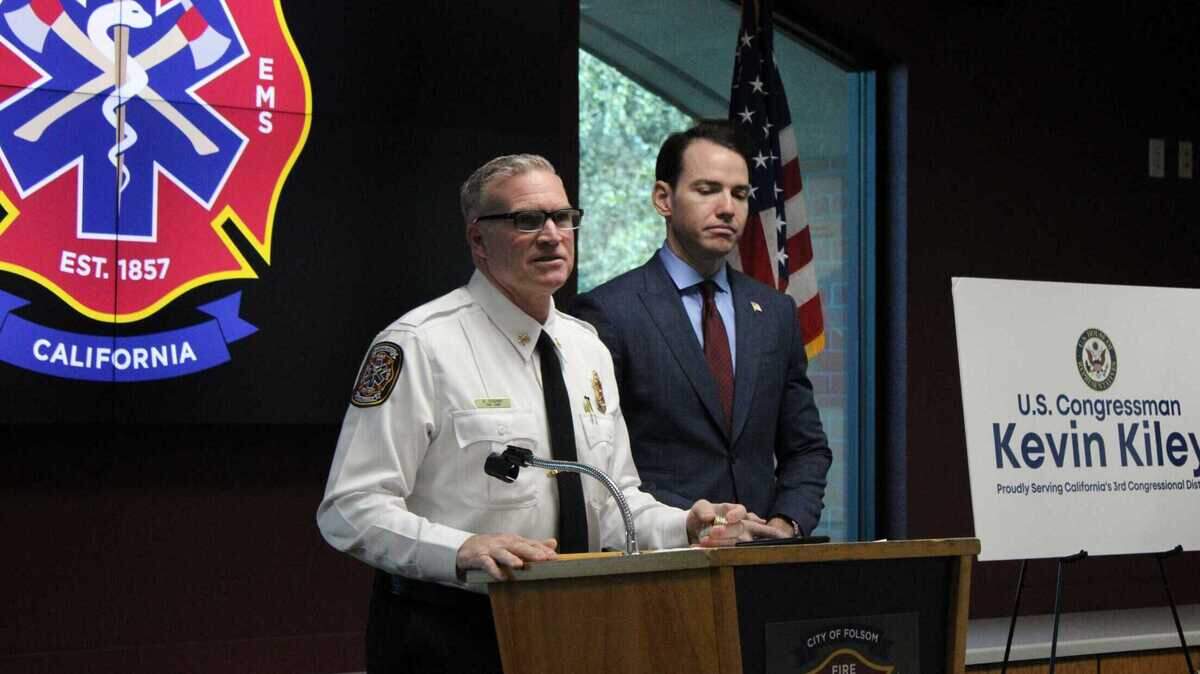 Folsom Fire Chief Ken Cusano, left, introduces Congressman Kevin Kiley, R-Rocklin, at an awards ceremony at the city’s Station 35 on Saturday, Jan. 21, 2023. Kiley congressionally recognized firefighters after they saved the life of a local dog.
