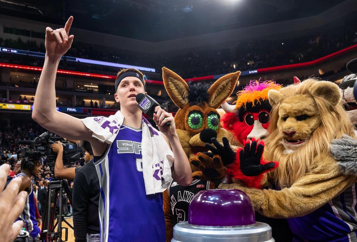 Sacramento Kings guard/forward Kevin Huerter (9) counts down to light the beam, with assistance from mascots from other NBA basketball teams celebrating Slamson’s the Lion’s birthday, following the Kings’ 121-113 win over the Utah Jazz on Saturday, March 25, 2023, at Golden 1 Center.